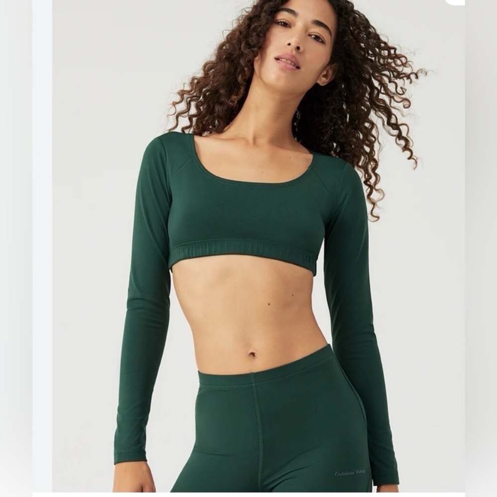 Chic long sleeve crop top by Outdoor Voices. Dark green color size small